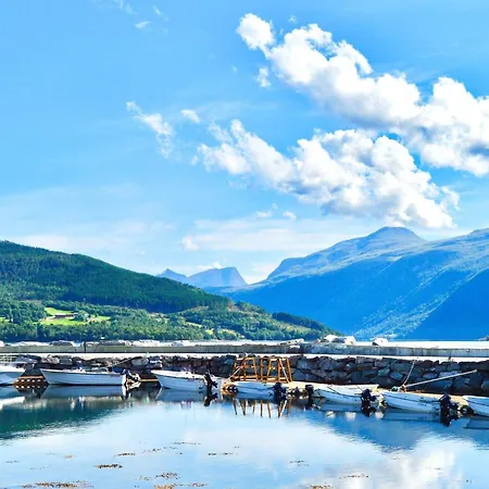 5 Person In شقة Eidsvåg