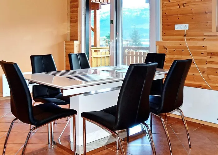 5 Person In Apartman