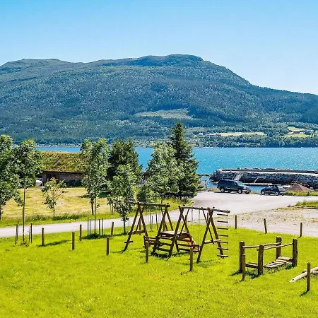 5 Person In Eidsvåg